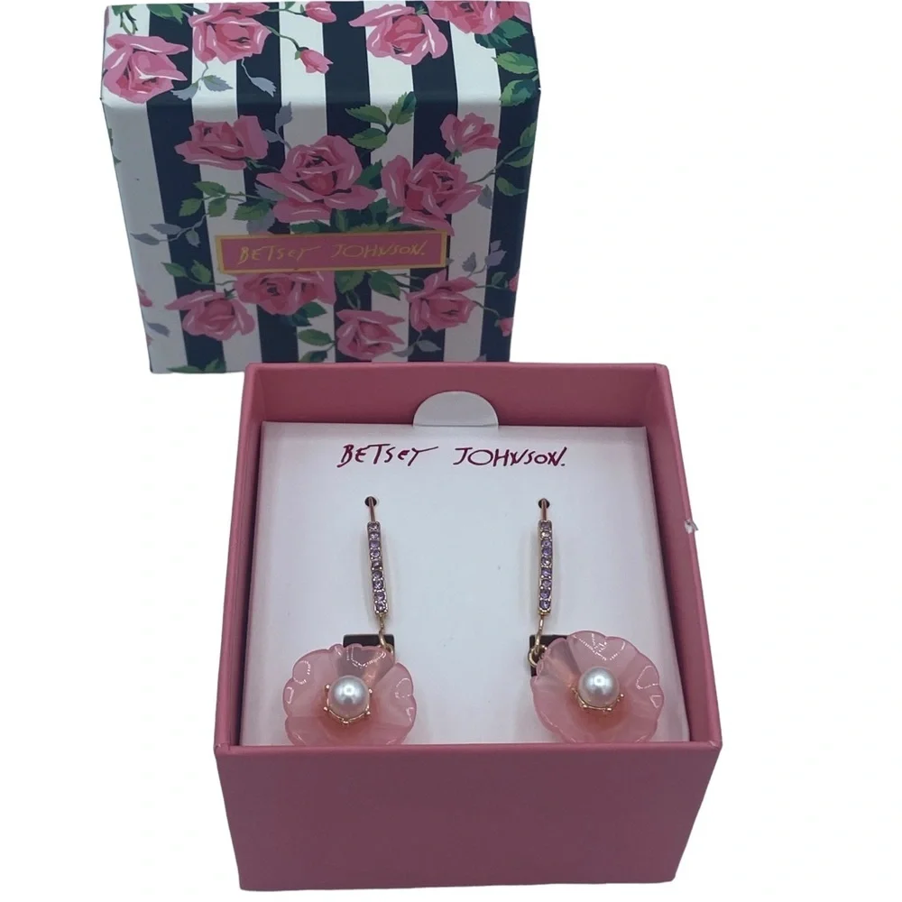 NIB Betsey Johnson enchanted Spring Pink Resin Enchanted Flower Drop Earrings